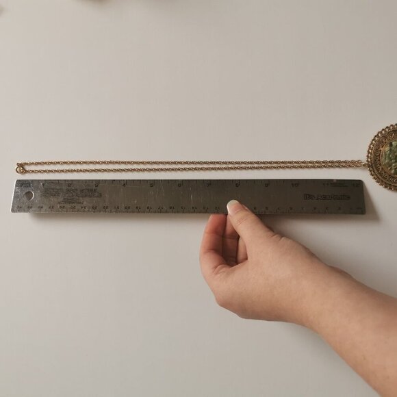 Faux Jade Stone Gold Tone Medallion Pendant Necklace Vintage Chunky Sun Circle - Picture 4 of 6